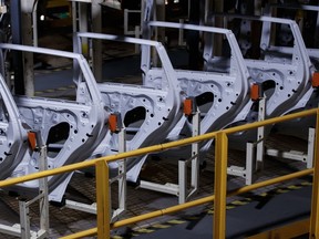 Une vue générale de la production le long de la chaîne de production du Honda CRV est présentée lors d'une visite de l'usine Honda à Alliston le mercredi 5 avril 2023.