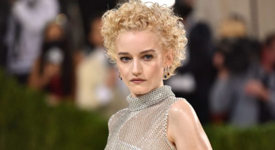 NEW YORK, NEW YORK - SEPTEMBER 13: Julia Garner attends 2021 Costume Institute Benefit - In America: A Lexicon of Fashion at the Metropolitan Museum of Art on September 13, 2021 in New York City. (Photo by Sean Zanni/Patrick McMullan via Getty Images)