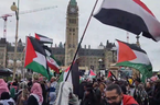 Capture d'écran d'une vidéo publiée sur X d'une manifestation à Ottawa sur la Colline du Parlement le samedi 20 avril 2024.