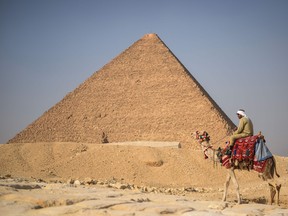 Les pyramides de Gizeh dans le quartier sud du Caire, 2016.
