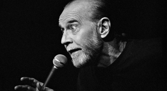 La succession de George Carlin règle le procès concernant la comédie spéciale générée par l'IA "Je suis content d'être mort"