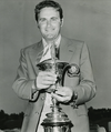 Le golfeur canadien Gary Cowan célèbre sa victoire au Championnat amateur américain de 1971.