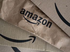 Logo Amazon sur les boîtes