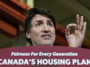 Le premier ministre Justin Trudeau parle de nouvelles solutions de logement au centre de formation CCAT à Woodbridge, en Ontario, le vendredi 12 avril 2024.