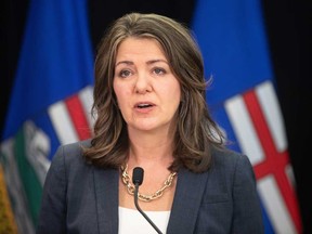 La première ministre de l'Alberta, Danielle Smith, parle du projet de loi concernant les accords entre le gouvernement fédéral et les entités provinciales, à Edmonton, le mercredi 10 avril 2024.
