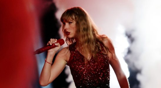 Taylor Swift réagit aux débuts de « Poètes torturés » à 2,6 millions d'unités : « Se sentir complètement dépassée »