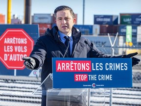 Le chef du Parti conservateur du Canada, Pierre Poilievre, tient une conférence de presse au port de Montréal le mardi 6 février 2024.