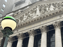 La façade de la Bourse de New York est présentée le jeudi 11 avril 2024 à New York.