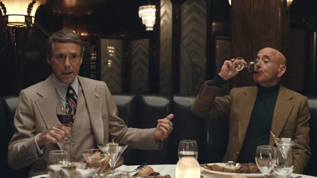 Robert Downey Jr. dans le rôle de Ned Godwin et du professeur Hammer dans l'épisode 3 de « The Sympathizer » – « Aimez-le ou laissez-le »