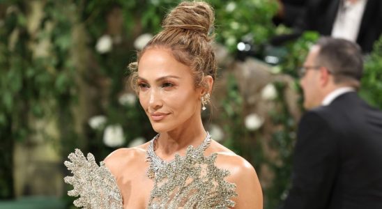 NEW YORK, NEW YORK - MAY 06: Jennifer Lopez attends The 2024 Met Gala Celebrating