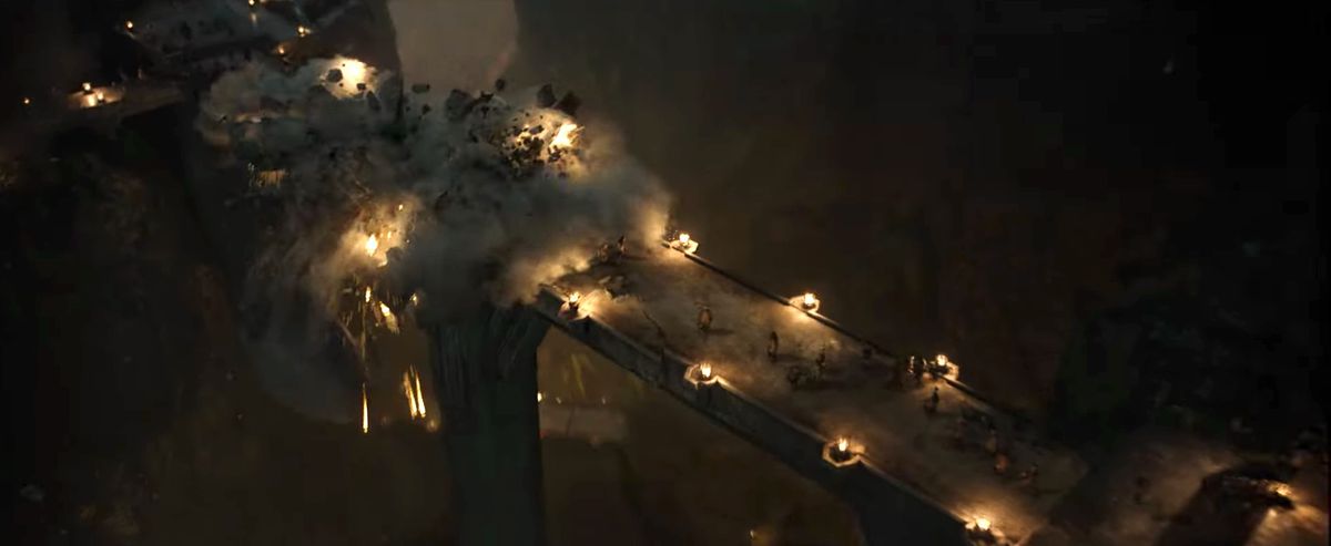 Un énorme rocher s'écrase sur un pont à Khazad-dûm/Moria dans la bande-annonce de la saison 2 du Seigneur des Anneaux : Les Anneaux du Pouvoir
