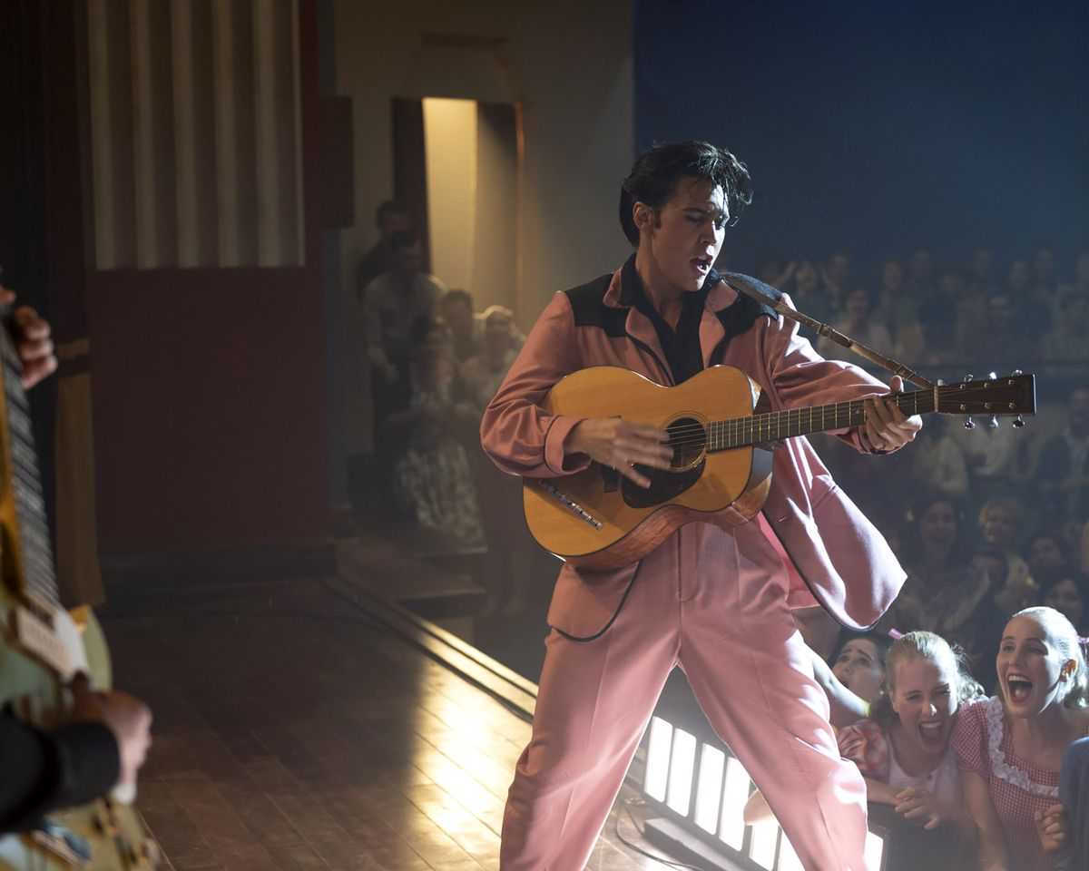 Austin Butler dans le rôle d'Elvis Presley dans Elvis de Baz Luhrmann (2022)