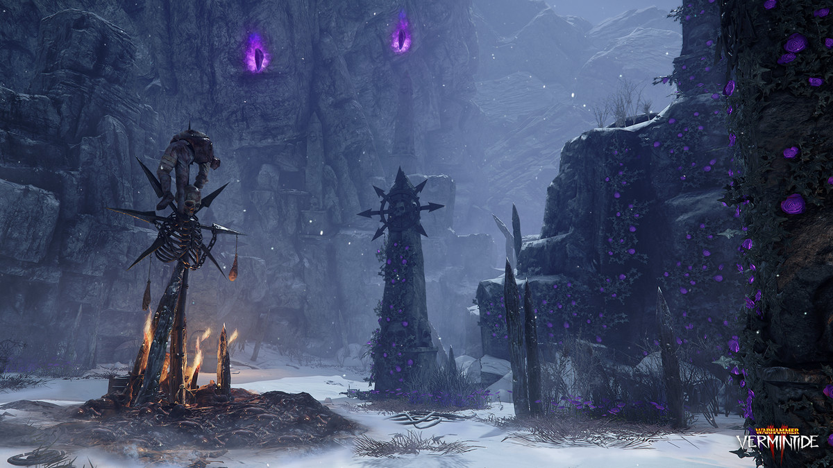 Une capture d'écran de Vermintide 2, montrant les sanctuaires construits pour le Chaos dans une vallée enneigée en hiver.