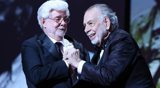 Francis Ford Coppola remet à George Lucas la Palme d'Or d'honneur alors que les réalisateurs emblématiques réfléchissent à une « association qui a duré toute une vie ».