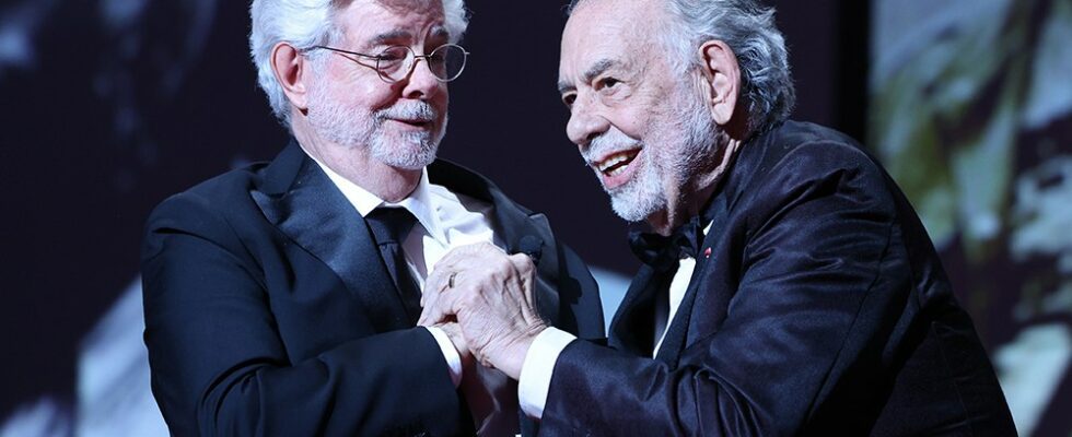 Francis Ford Coppola remet à George Lucas la Palme d'Or d'honneur alors que les réalisateurs emblématiques réfléchissent à une « association qui a duré toute une vie ».