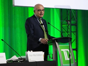 Bharat Masrani, directeur général de la Banque Toronto-Dominion, s'exprimant lors de l'assemblée générale annuelle de la banque à Toronto.