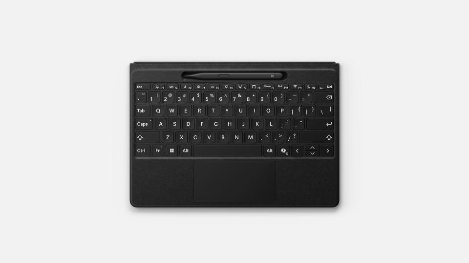 Le nouveau clavier Surface Pro Flex est doté d'un pavé tactile plus grand avec une haptique améliorée, de supports en fibre de carbone pour une stabilité accrue et la possibilité de fonctionner même lorsqu'il est complètement détaché. 