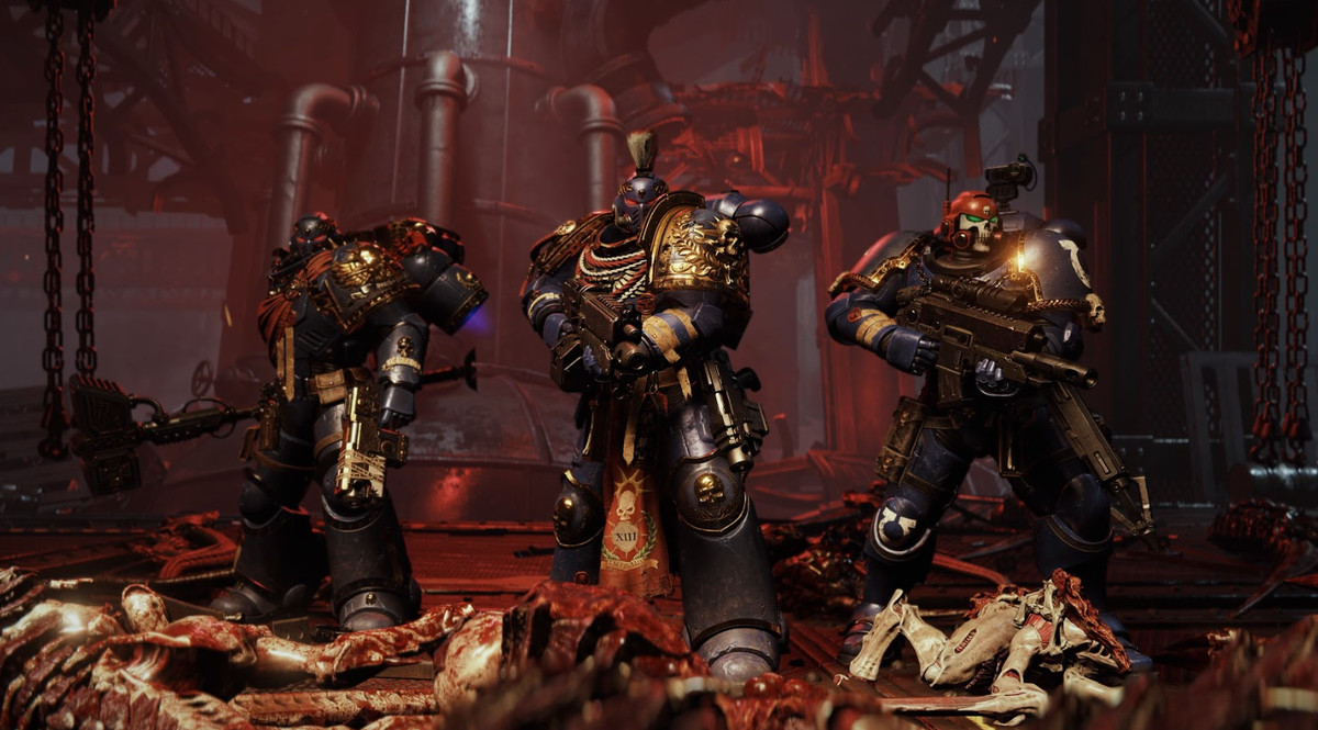 Une escouade de trois Space Marines pour le mode coopératif du jeu, chacun portant une armure personnalisée avec des accessoires différents.