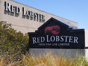 Des panneaux indiquant un restaurant Red Lobster sont exposés à San Bruno, en Californie, le mardi 14 mai 2024.