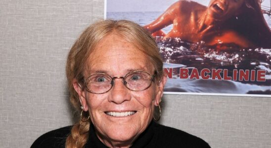 Susan Backlinie, qui a joué la première victime d'une attaque de requin dans "Jaws", décède à l'âge de 77 ans