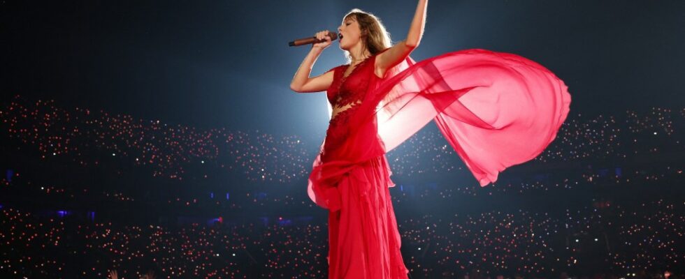 Taylor Swift se produit au Portugal pour la première fois et félicite le public pour son amour lors de la tournée Eras lors d'un discours émouvant : "Took My Breath Away"