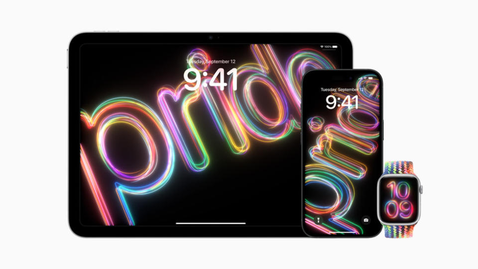Collection Apple Pride 2024 avec arrière-plans iPad et iPhone et visage pour Apple Watch.