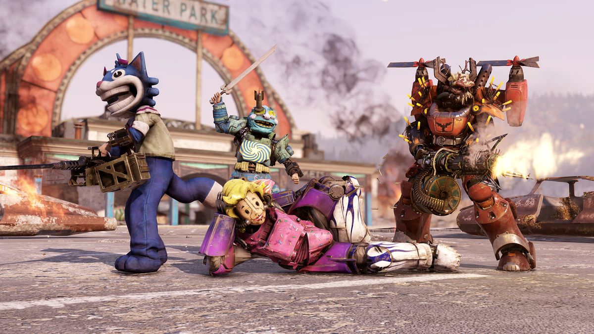 Un groupe de joueurs pose dans une sélection de tenues sauvages et folles, notamment une armure assistée rose vif, une tenue de mascotte animale et une énorme combinaison à pointes avec un minigun.