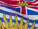 Le drapeau provincial de la Colombie-Britannique flotte à Ottawa le vendredi 3 juillet 2020.