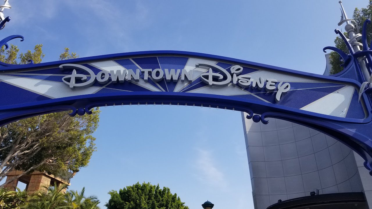 Panneau du centre-ville de Disney