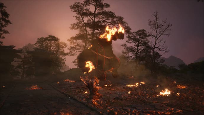 Capture d'écran de Black Myth : Wukong montrant un singe affrontant un ours noir maléfique