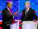 Le président américain Joe Biden, à droite, et le candidat républicain à la présidentielle Donald Trump participent au débat présidentiel de CNN à Atlanta, en Géorgie, le 27 juin 2024.