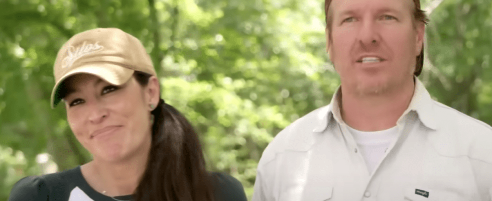 chip and joanna gaines on fixer upper: the lakehouse
