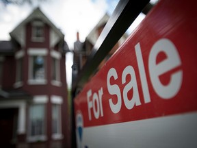 Le Toronto Regional Real Estate Board affirme que les ventes de maisons en mai ont diminué de 21,7 pour cent par rapport à l'année dernière, mais que les nouvelles inscriptions ont continué d'augmenter alors que les propriétaires anticipent une augmentation de la demande des acheteurs.