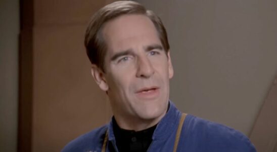 Captain Jonathan Archer making a speech in Star Trek: Enterprise