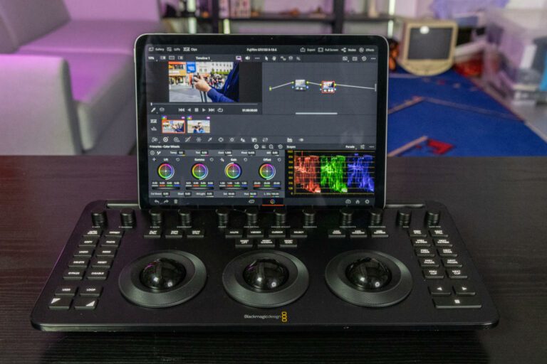 L’iPad et le Micro Color Panel de Blackmagic forment un étrange duo