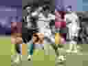 Le milieu de terrain du CF Montréal Mathieu Choinière (à gauche) et le défenseur du DC United Aaron Herrera se battent pour le ballon lors de la première mi-temps d'un match de soccer de la MLS à Montréal, le mercredi 29 mai 2024. Choinière, Federico Bernardeschi du Toronto FC et Ryan Gauld de Vancouver se joindront à Lionel Messi, Luis Suarez, Jordi Alba et Sergio Busquets de l'Inter Miami au match des étoiles de la MLS plus tard ce mois-ci. LA PRESSE CANADIENNE/Christinne Muschi