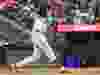 Yordan Alvarez des Astros de Houston frappe un home run en solo.