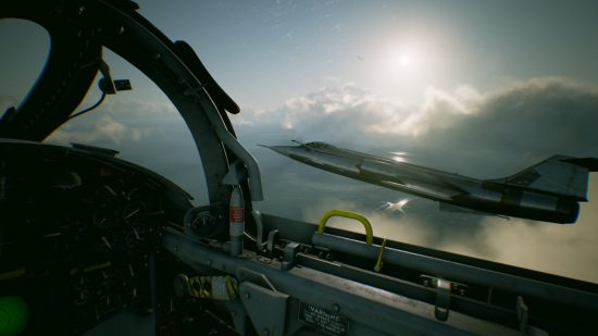 La vue d'un avion de chasse depuis le cockpit d'un autre dans Ace Combat 7, l'un des meilleurs jeux de vol et d'avion.