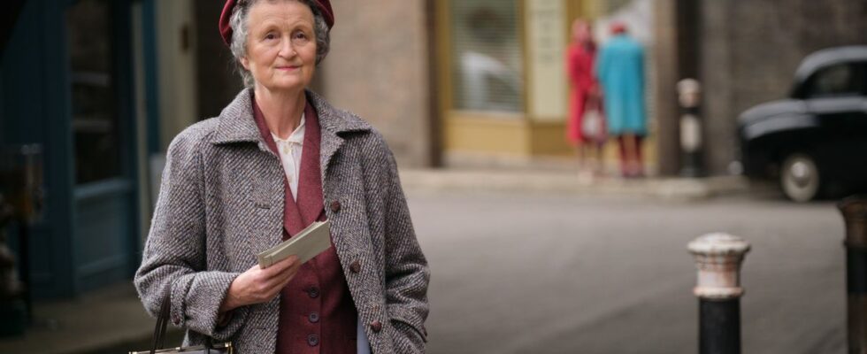 Call the Midwife taquine "tout sera révélé" dans un cliché spécial sur le plateau