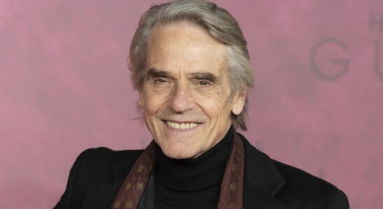 La saison 4 de The Morning Show confie à Jeremy Irons un rôle important