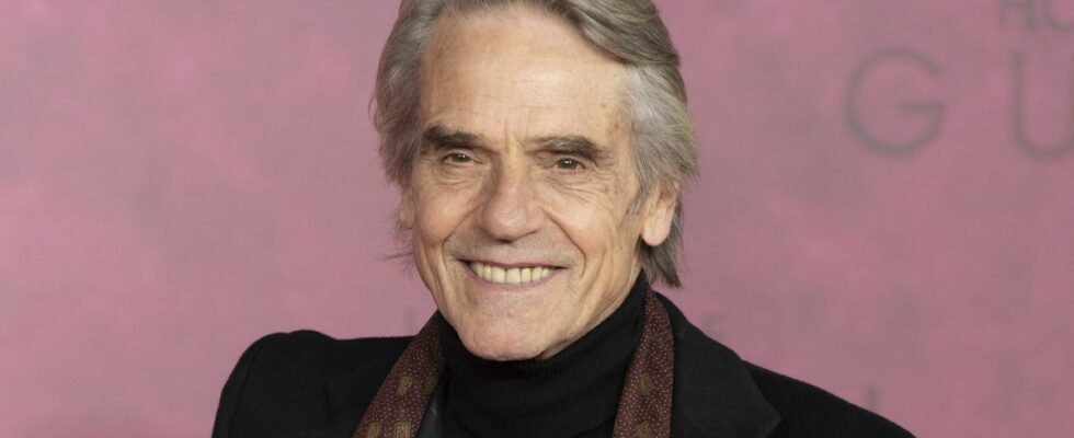 La saison 4 de The Morning Show confie à Jeremy Irons un rôle important