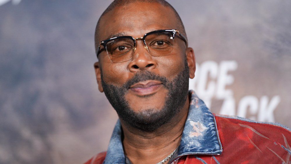 Tyler Perry déclare qu'il soutient à 100 % la vente éventuelle de BET au groupe dirigé par l'ancien PDG Scott Mills Plus de Variety Les plus populaires À lire absolument Inscrivez-vous aux newsletters de Variety Plus de nos marques
	
	
