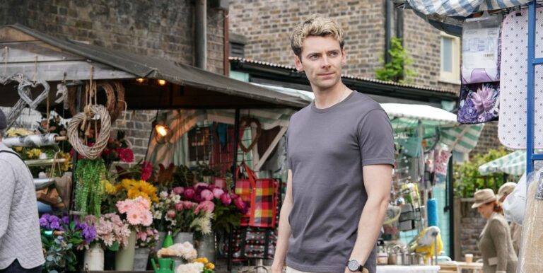 Peter d'EastEnders fait une offre importante à Lauren alors qu'elle se rapproche de Junior
