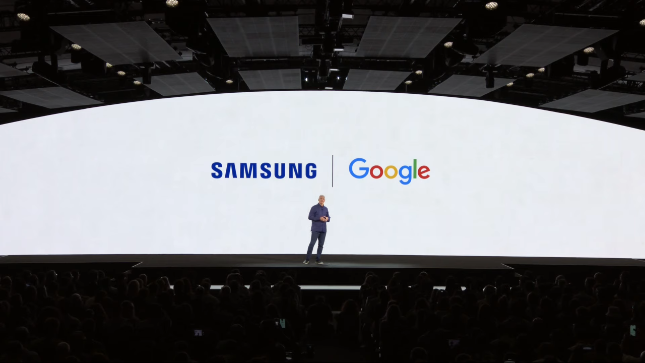 Rick Osterloh, vice-président senior des appareils et services chez Google, annonce une collaboration avec Samsung.