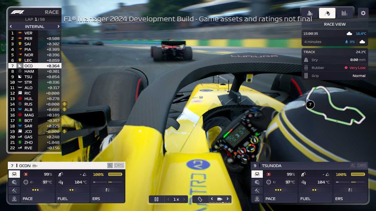Aperçu de F1 Manager 2024 : la vue de la caméra depuis le cockpit d'une voiture de Formule 1 jaune pendant le Grand Prix d'Australie.
