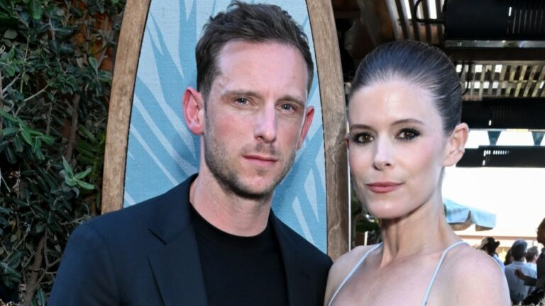 Les stars des « Quatre Fantastiques » de Fox, Jamie Bell et Kate Mara, sont « enthousiastes » à propos du redémarrage du MCU : « C'est un casting génial » Plus de Variety Les plus populaires À lire absolument Inscrivez-vous aux newsletters de Variety Plus de nos marques
	
	
