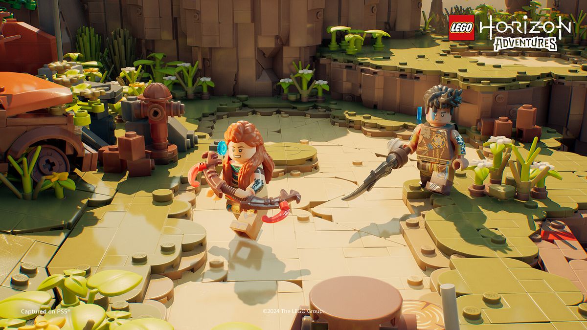 Aloy et Varl traversent une version Lego d'un champ dans une capture d'écran de Lego Horizon Adventures