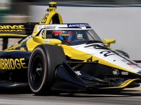 Colton Herta des États-Unis fait le tour de la piste en route vers le temps le plus rapide lors de la deuxième séance d'essais du Honda Indy Toronto 2024 à Toronto, le samedi 20 juillet 2024.
