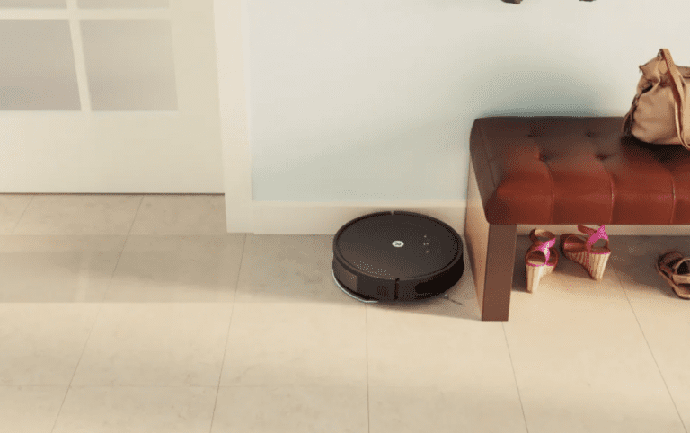 Le robot aspirateur et laveur Roomba Combo Essential d’iRobot est en vente à 200 $