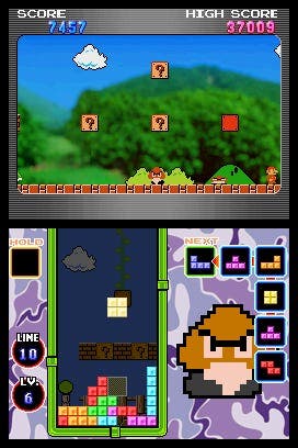 Capture d'écran de Tetris DS montrant un niveau Mario en haut et un niveau Tetris en dessous, avec Goomba à droite